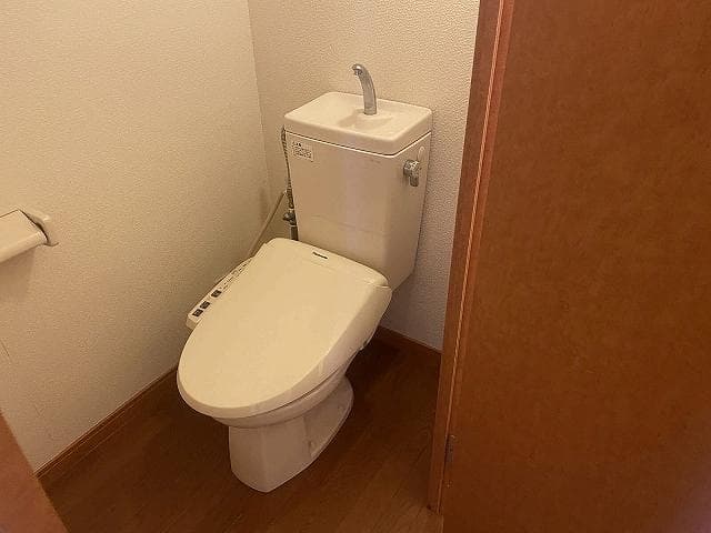 Room image 8