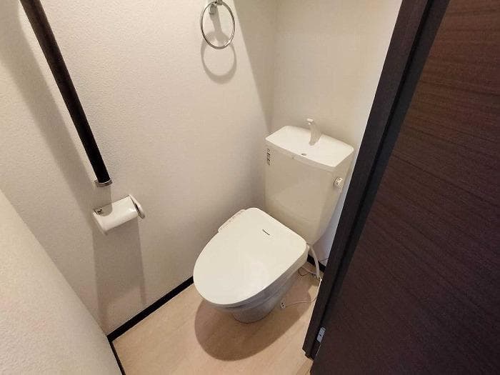 Room image 8