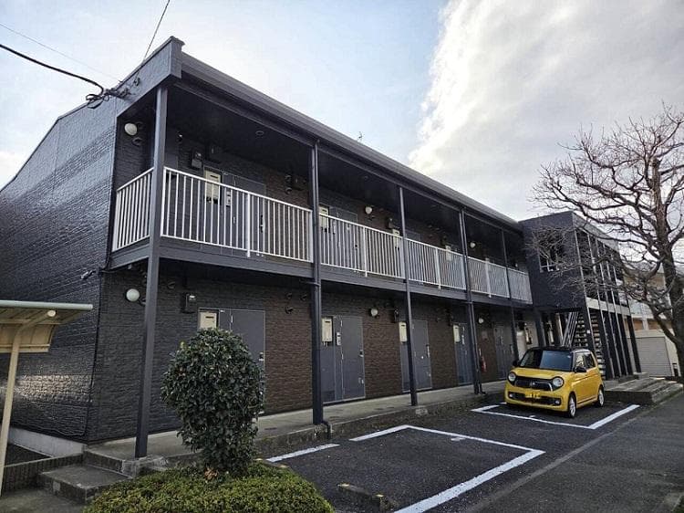 Main exterior of leopalace Proceed