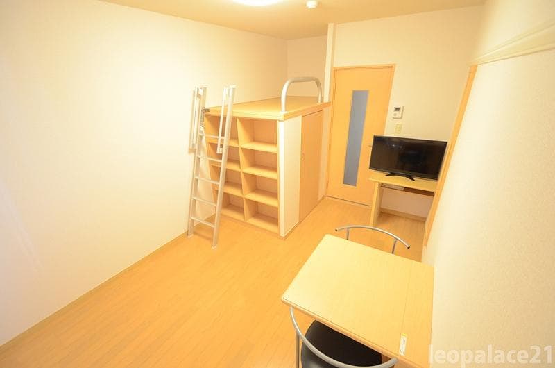 Room image 10