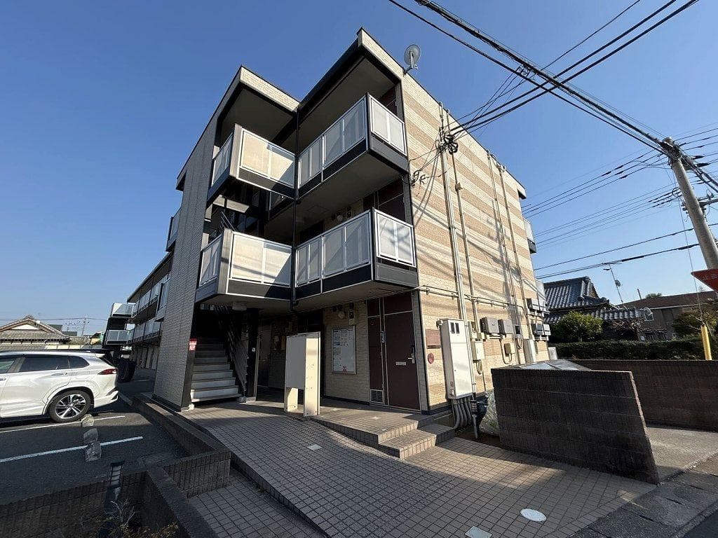 Main exterior of leopalace Dan