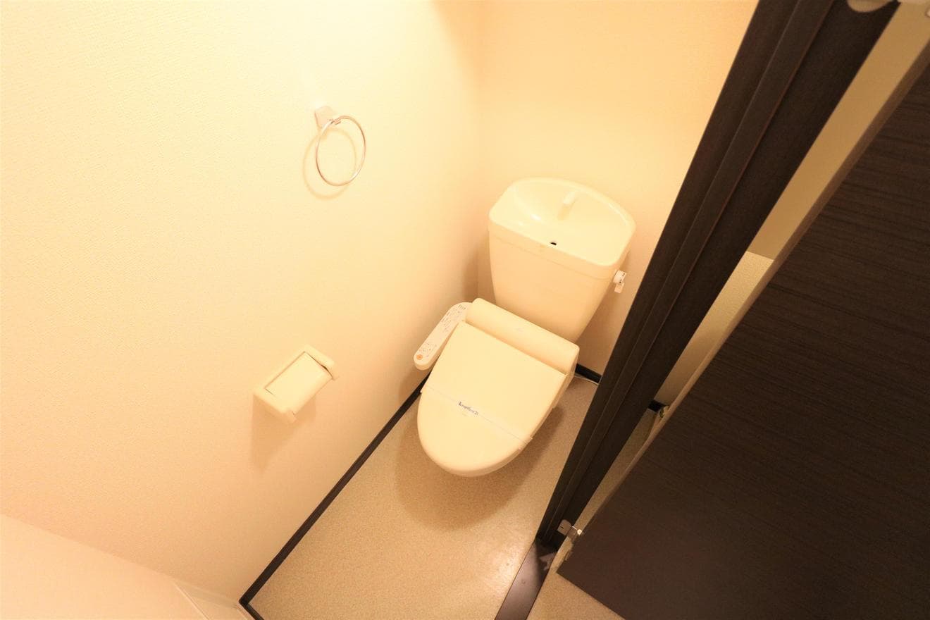 Room image 8