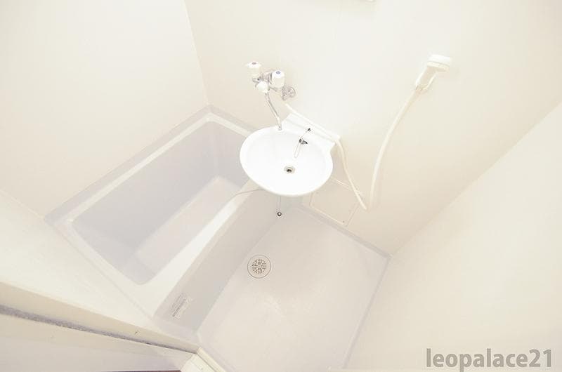 Room image 12