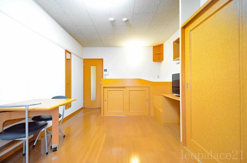 Room image 8