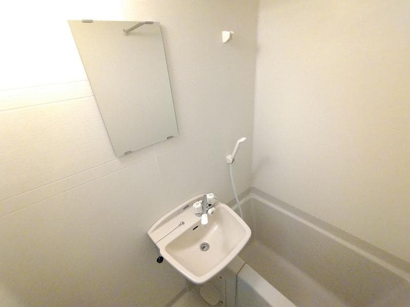 Room image 8