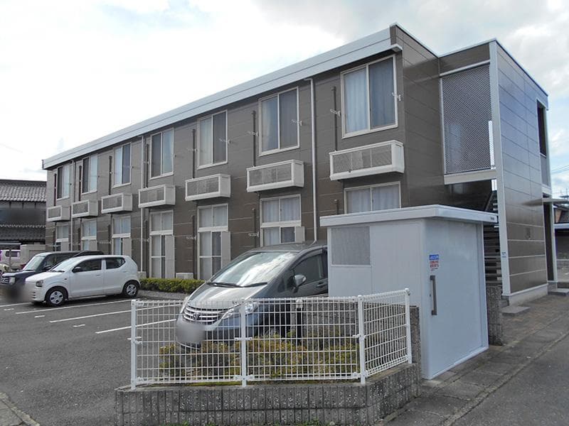 Main exterior of leopalace Youkaichi