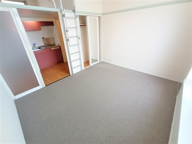 Room image 8