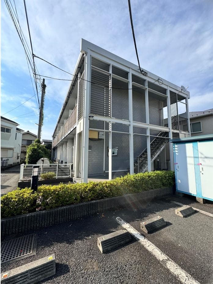 Main exterior of leopalace Tsuruzono