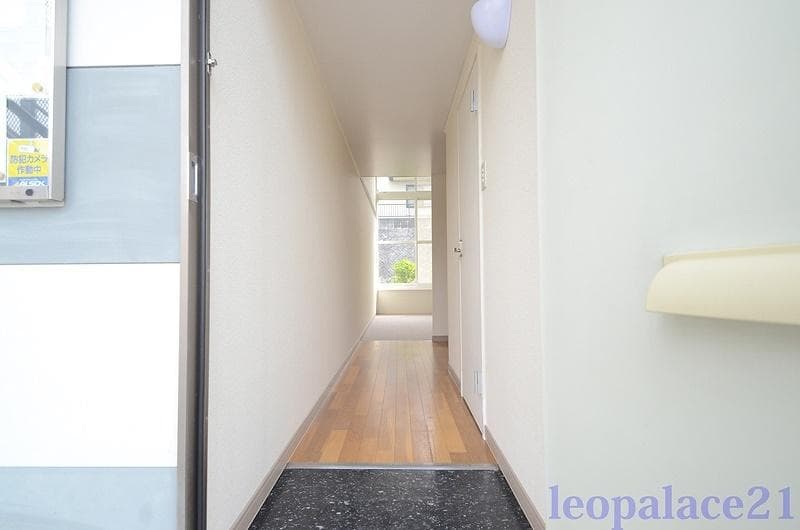 Room image 12