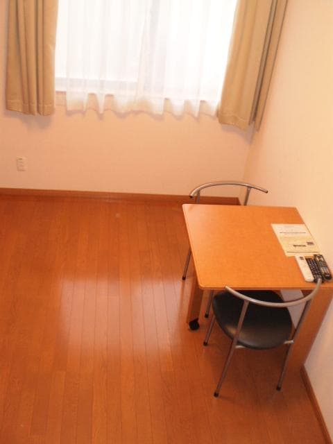 Room image 10