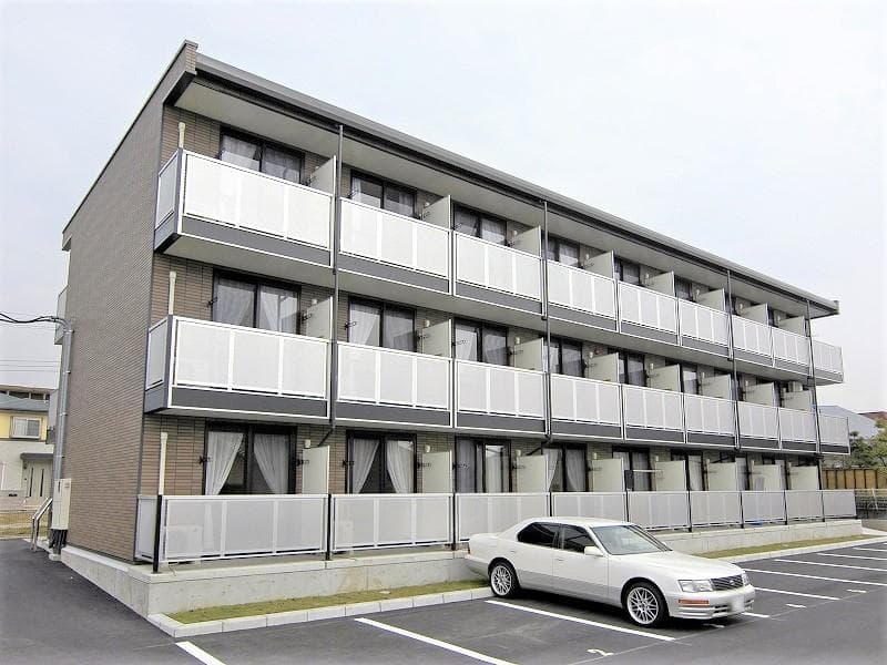 Main exterior of leopalace Mai & Yu
