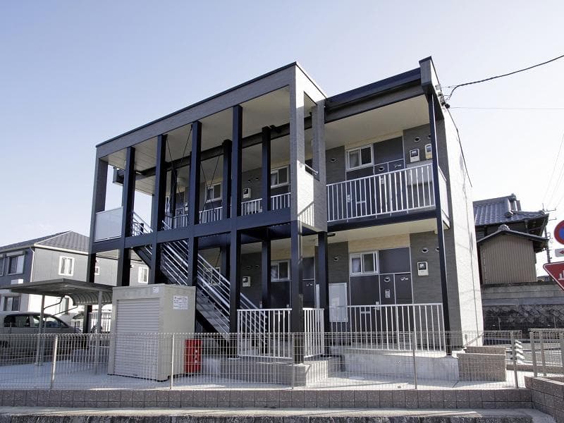 Main exterior of leopalace Konarumi