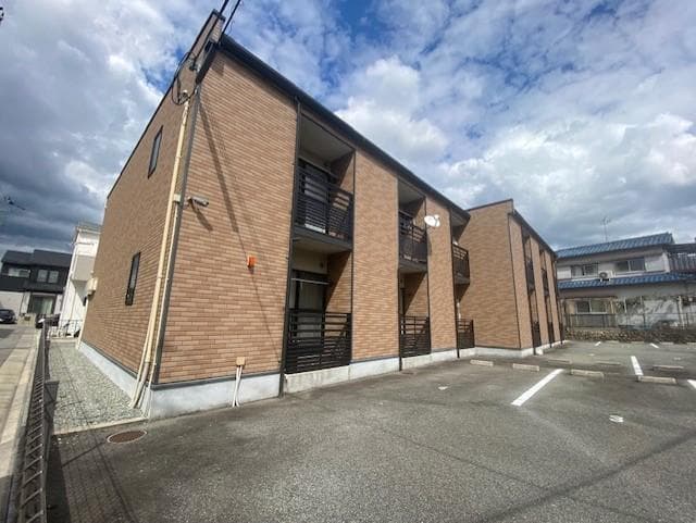 Main exterior of LEONEXT Ueno