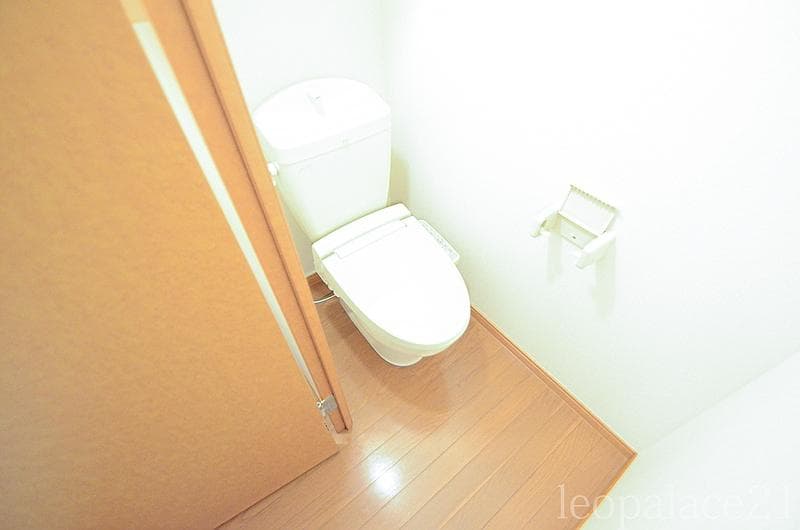 Room image 8