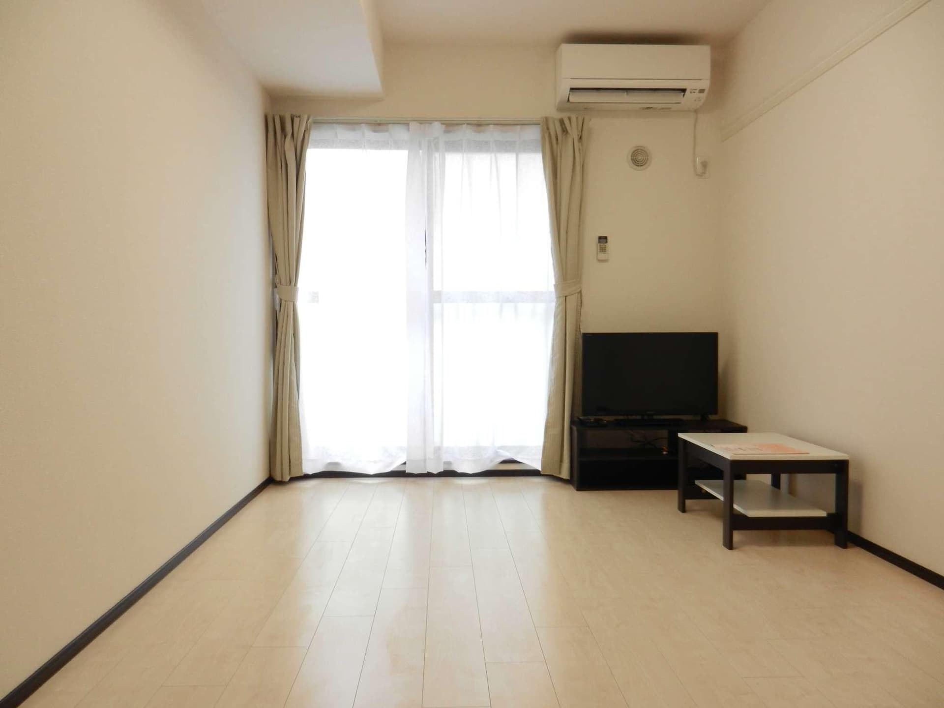 Preview interior of LEONEXT Funahashi