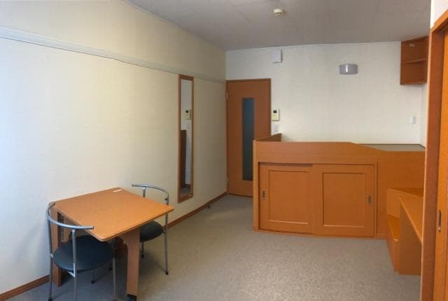 Room image 8