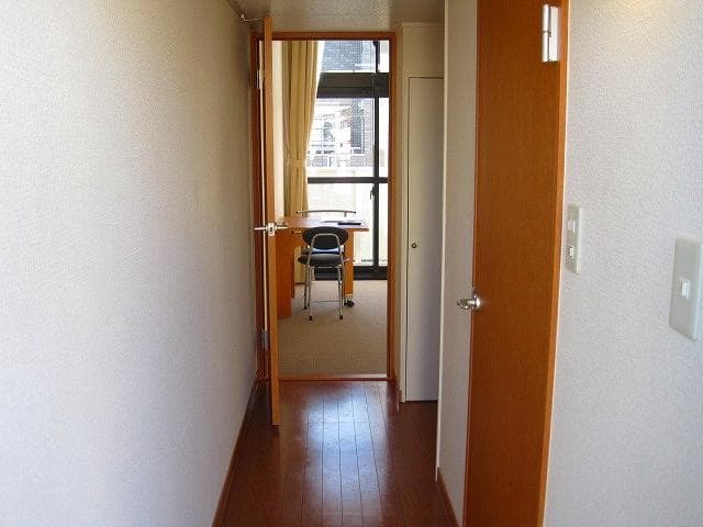 Room image 12