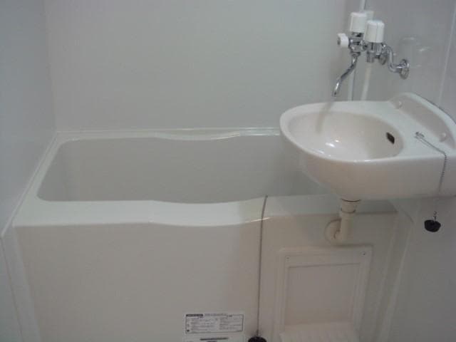 Room image 8