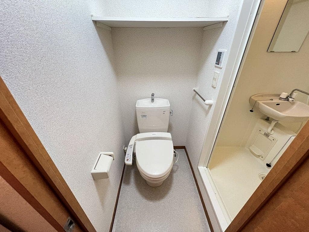 Room image 8