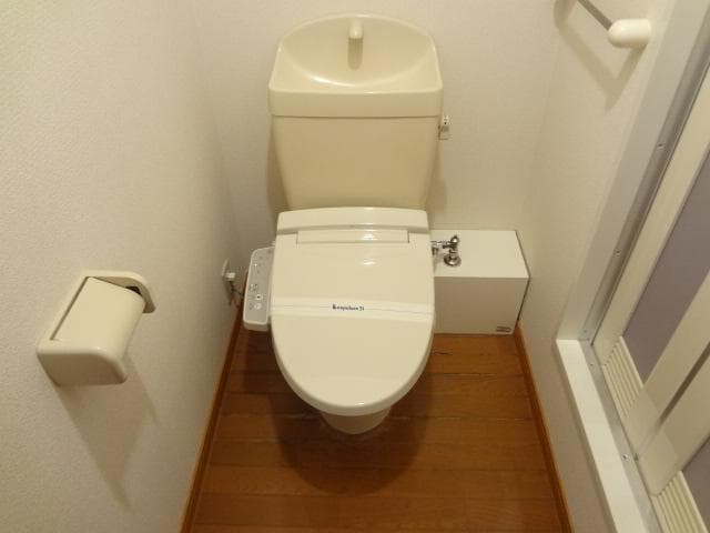 Room image 8