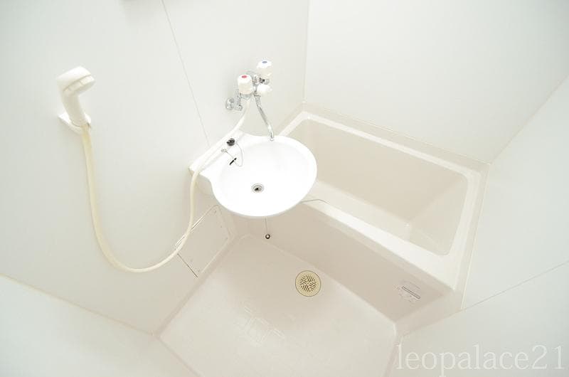 Room image 12