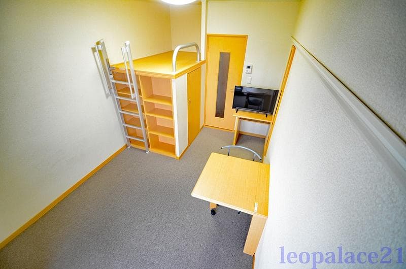 Room image 8
