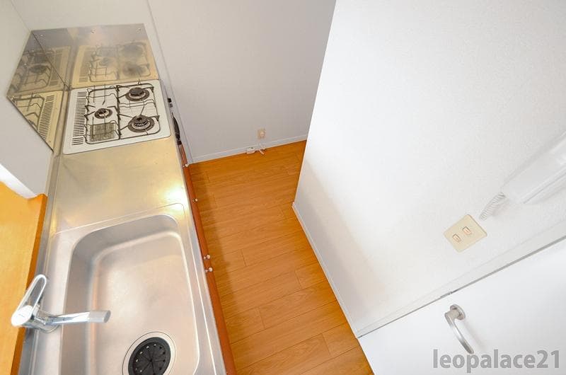 Room image 8