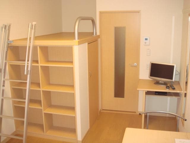 Room image 11