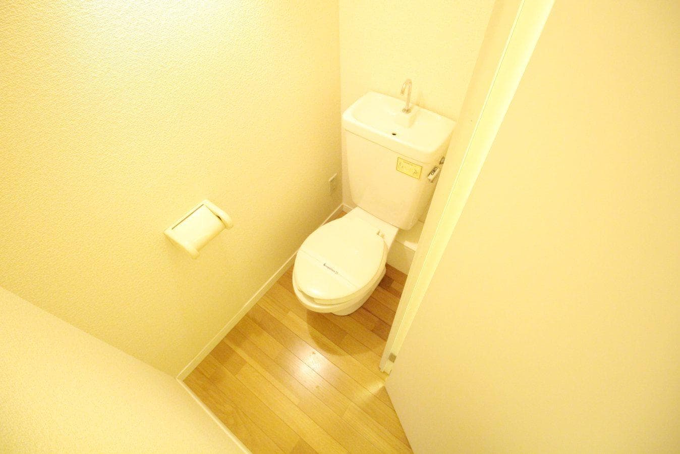 Room image 8