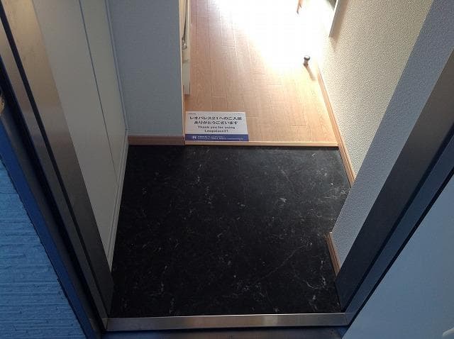 Room image 10