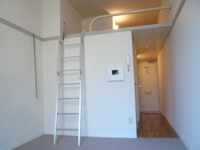 Room image 10