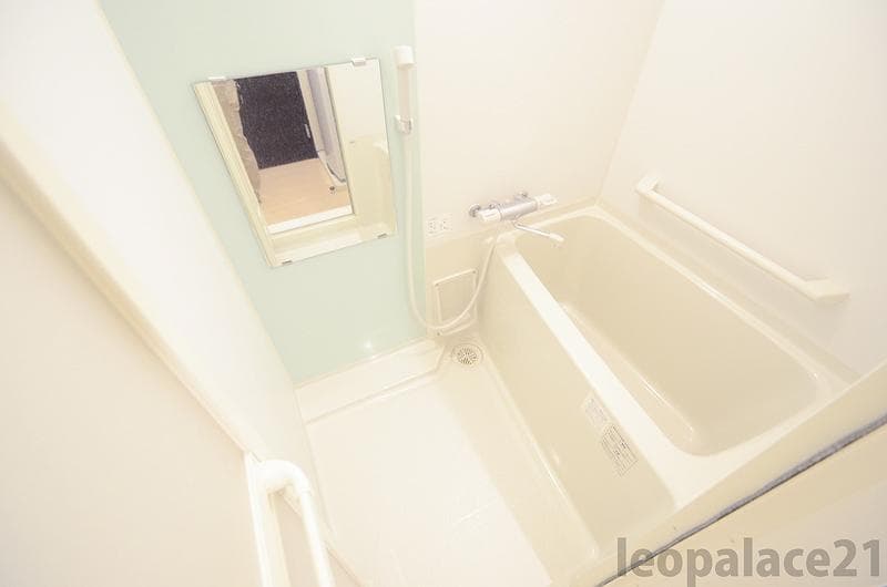 Room image 8