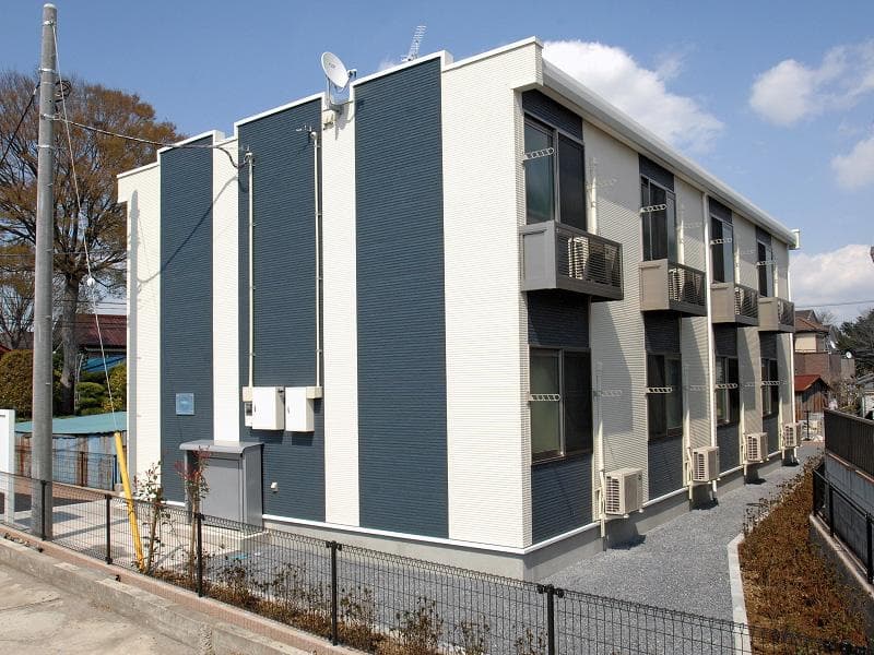 Main exterior of LEONEXT Plaisure