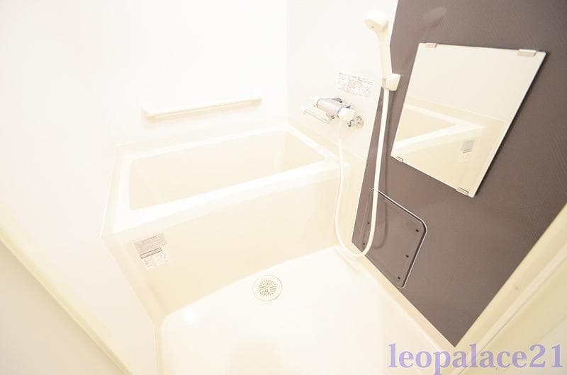 Room image 12