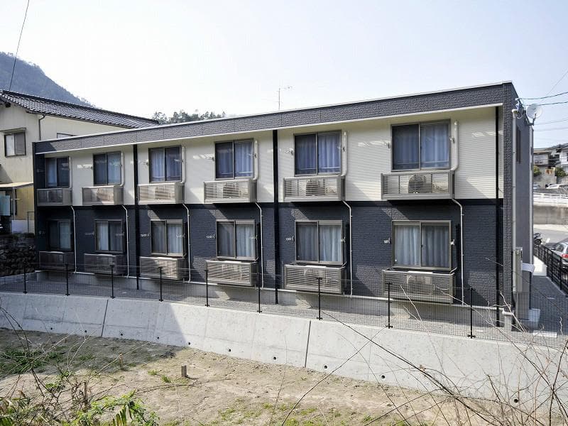 Main exterior of LEONEXT Kameyama II