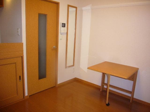 Room image 16