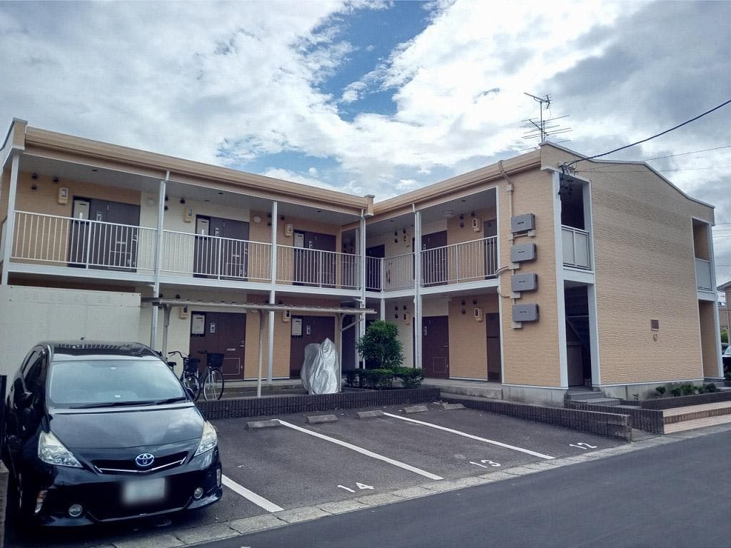 Main exterior of leopalace Sun Friend Midori
