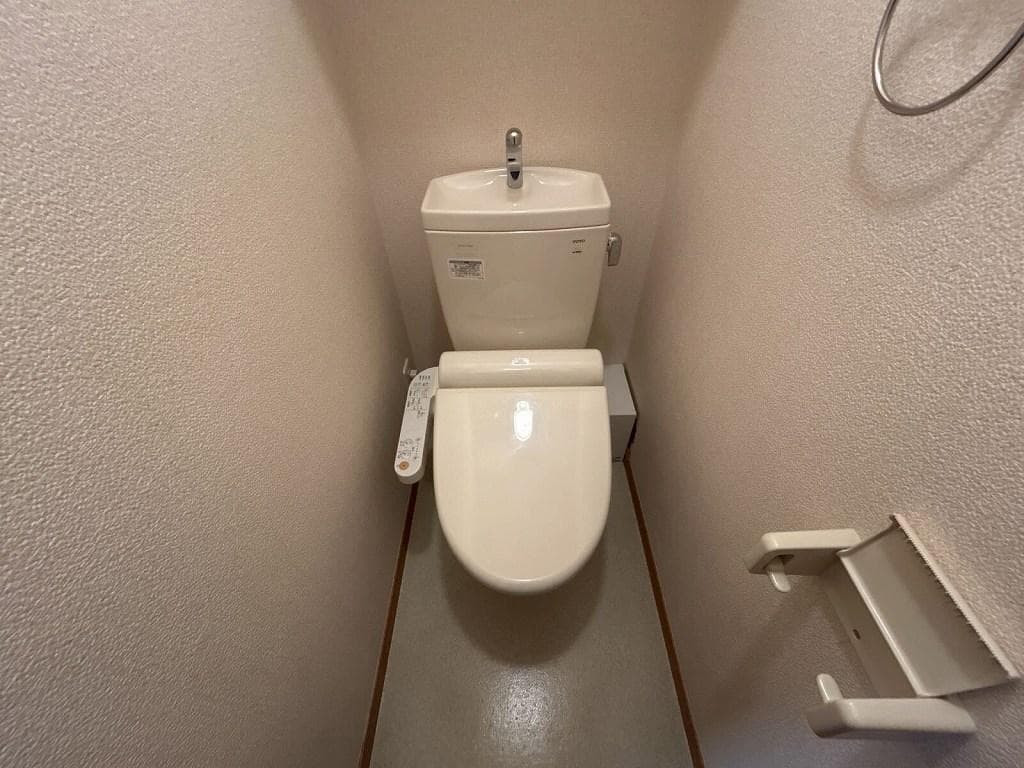 Room image 8