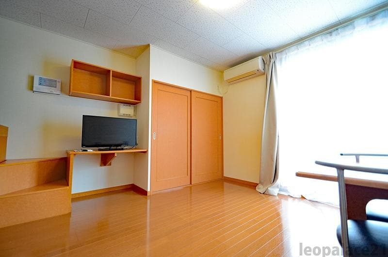 Room image 10
