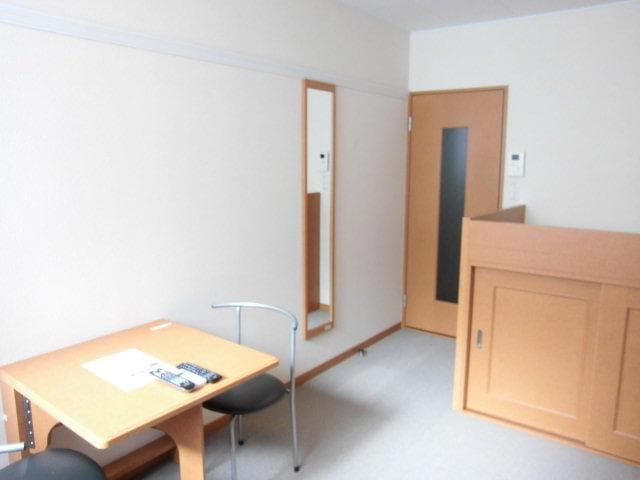 Room image 8