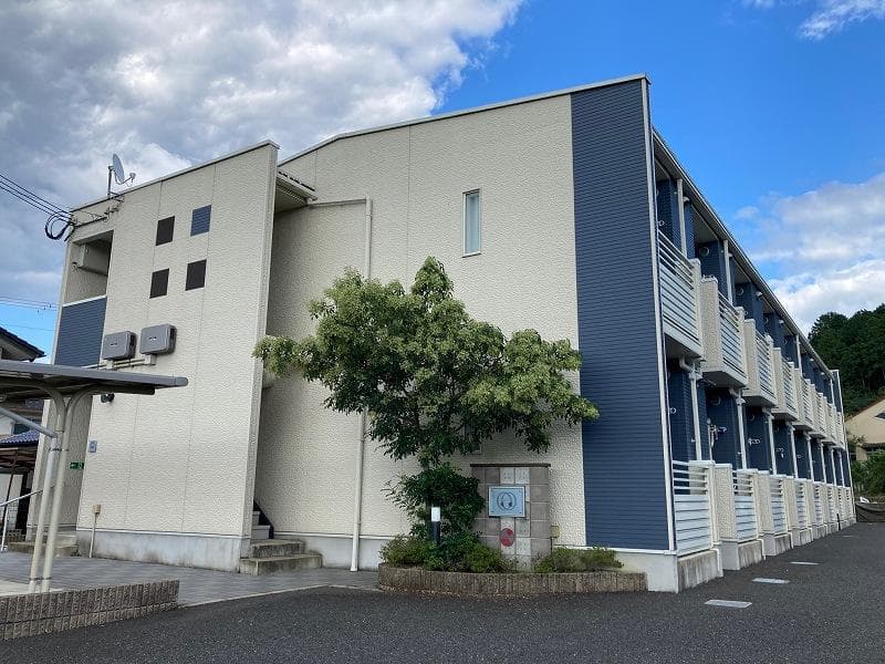 Main exterior of LEONEXT Isa