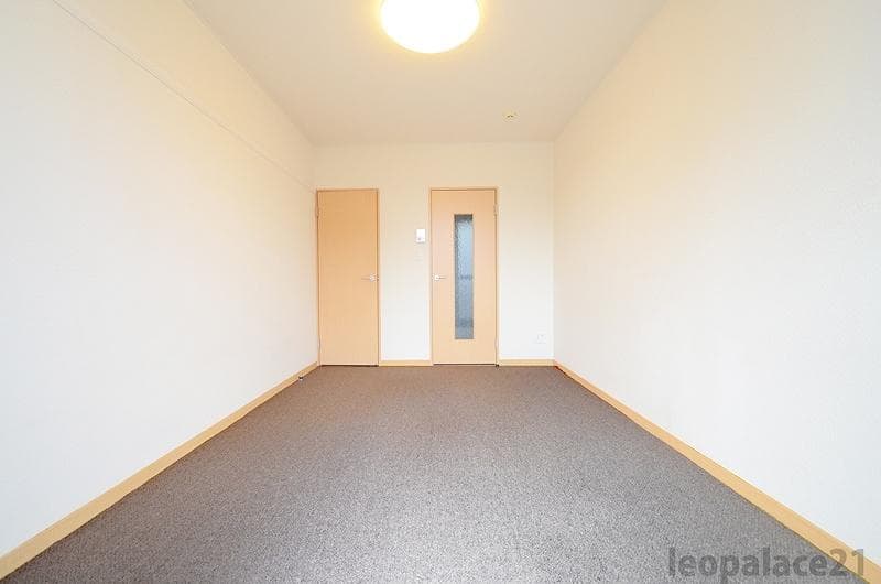 Room image 15