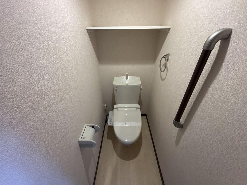 Room image 8