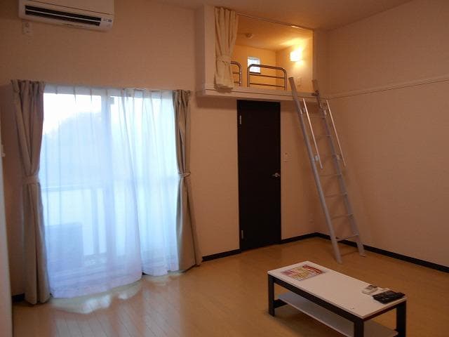 Room image 8