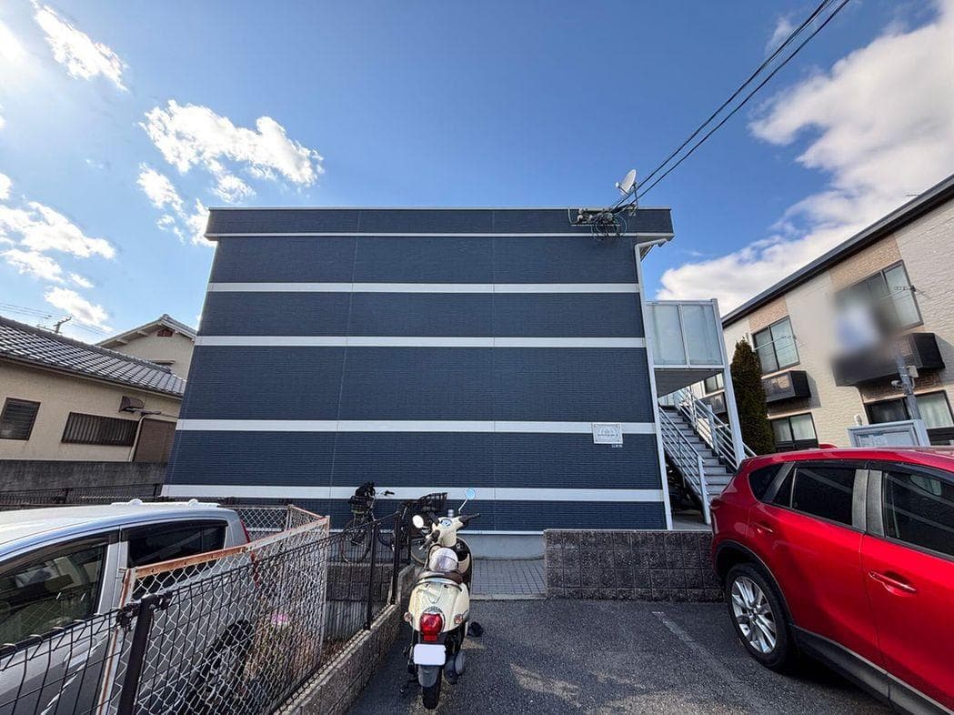 Main exterior of LEONEXT Celibatere Ningawa II