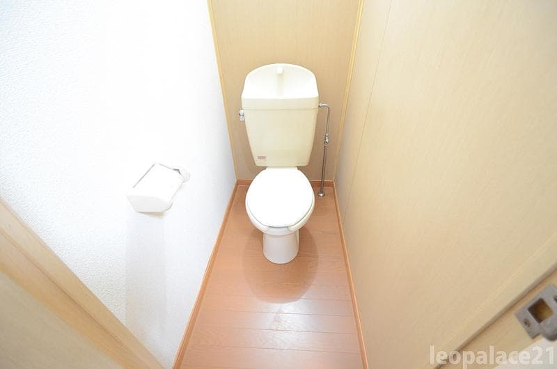 Room image 8