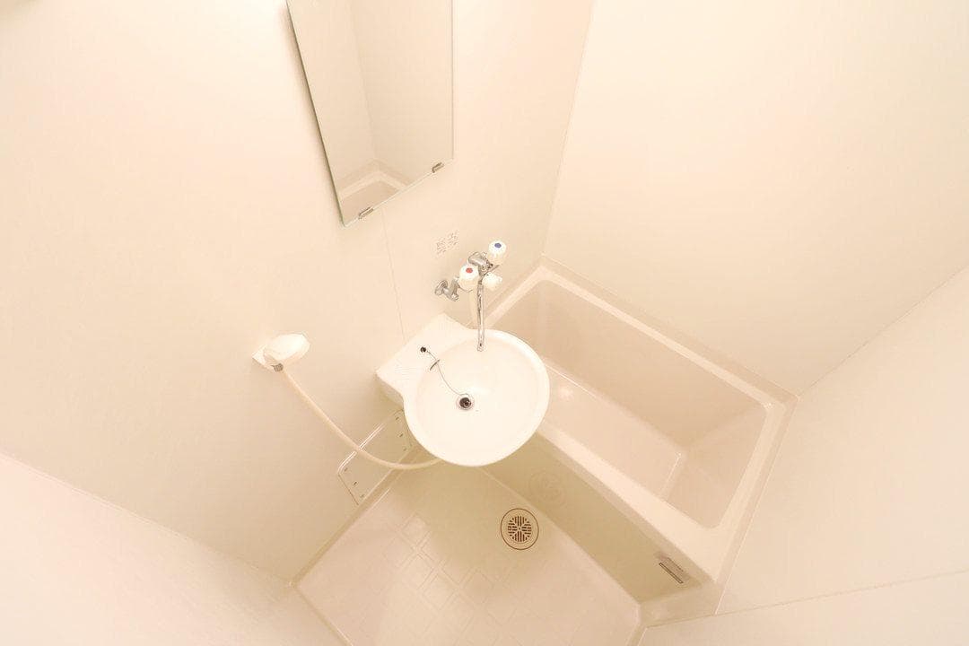 Room image 13