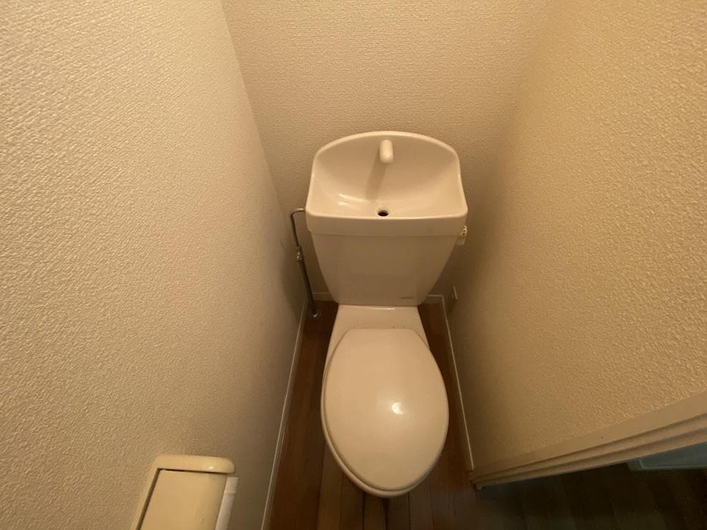 Room image 8