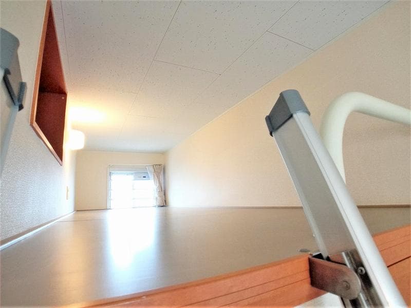 Room image 8