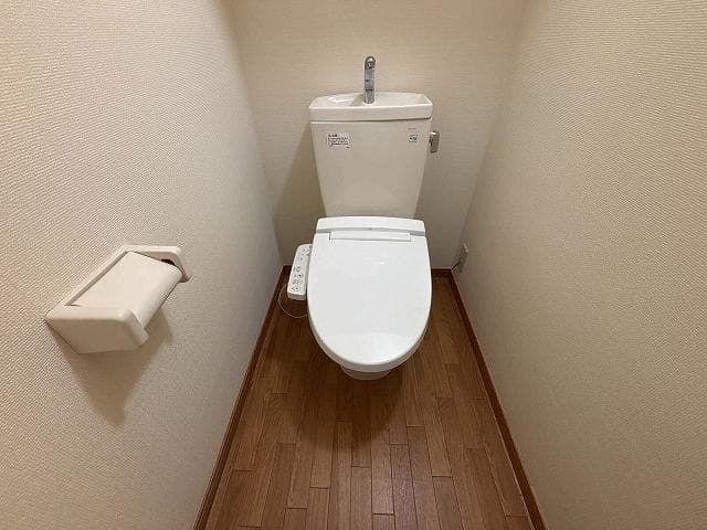 Room image 8